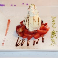 Foto scattata a fresh Restaurant &amp;amp; Lounge da Ariane F. il 5/17/2012