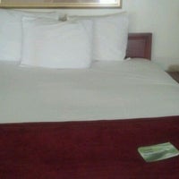 Foto tomada en Chase Suite Hotel Tampa  por Tenee C. el 2/26/2012
