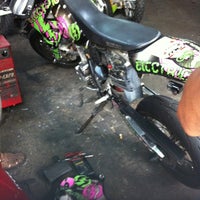 Photo taken at Pang Scooter Service by iindraelectriica25 on 4/25/2012