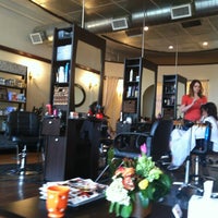 Foto diambil di Clementine&amp;#39;s a boutique salon oleh Breezy P. pada 5/18/2012