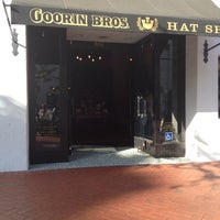 รูปภาพถ่ายที่ Goorin Bros. Hat Shop - State Street โดย Hasheem T. เมื่อ 6/14/2012