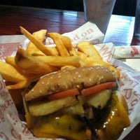 Photo taken at Red Robin Gourmet Burgers and Brews by Teresa on 8/22/2012