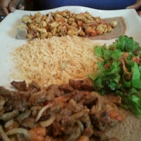 รูปภาพถ่ายที่ Desta Ethiopian Kitchen โดย Daren G. เมื่อ 9/3/2012