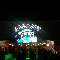 รูปภาพถ่ายที่ Кинотеатр Albany โดย Ivan D. เมื่อ 7/7/2012