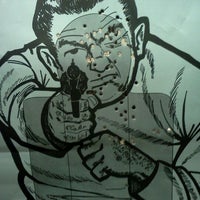6/5/2012에 Bobbie B.님이 Firing Line Gun Range에서 찍은 사진