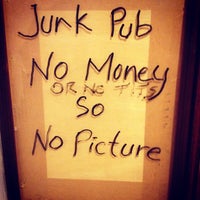 รูปภาพถ่ายที่ The Junk Pub โดย Daniel H. เมื่อ 6/5/2012