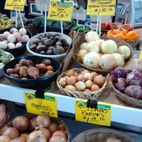 รูปภาพถ่ายที่ Lansing City Market โดย David C. เมื่อ 2/4/2012
