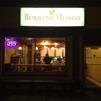 รูปภาพถ่ายที่ Burrito Mundo โดย Christopher B. เมื่อ 2/23/2012