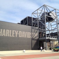 Das Foto wurde bei Harley-Davidson Museum von Jonathan C. am 3/25/2012 aufgenommen