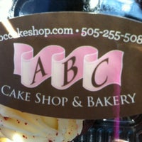 รูปภาพถ่ายที่ ABC Cake Shop &amp;amp; Bakery โดย Savannah G. เมื่อ 3/20/2012