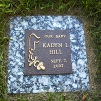 Das Foto wurde bei Highland Memory Gardens Cemetery von Michelle M. am 8/6/2012 aufgenommen
