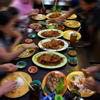 Photo taken at Saung 89 Seafood by Julius T. on 7/16/2012