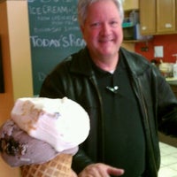 รูปภาพถ่ายที่ Boyers Ice Cream &amp;amp; Coffee โดย Leslie 🔆 H. เมื่อ 3/3/2012