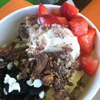 6/13/2012 tarihinde Chris R.ziyaretçi tarafından Fresh Cup Frozen Yogurt'de çekilen fotoğraf