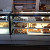 4/26/2012 tarihinde Chriss Jeremy S.ziyaretçi tarafından O&amp;H Danish Bakery'de çekilen fotoğraf