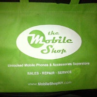 Foto tirada no(a) The Mobile Shop por Bret L. em 4/25/2012