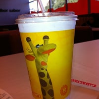 Photo taken at Giraffas by Duda N. on 5/9/2012