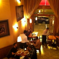 3/9/2012 tarihinde Tim C.ziyaretçi tarafından Odeon Cafe'de çekilen fotoğraf