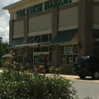 Foto tirada no(a) The Fresh Market por Marie R. em 7/22/2012
