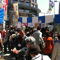 Photo taken at 7-Eleven by Toshifumi K. on 4/8/2012