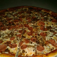Photo taken at Pizza Rockstar by Aletz G. on 6/24/2012