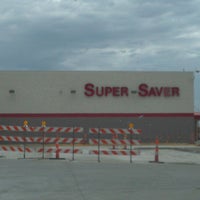 Das Foto wurde bei Super Saver von Jason B. am 8/18/2012 aufgenommen