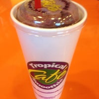 Photo taken at Tropical Smoothie Cafe by Michelle H. on 7/25/2012