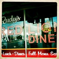 Foto tomada en Rudy&amp;#39;s Red Lion Diner  por melissa el 3/4/2012