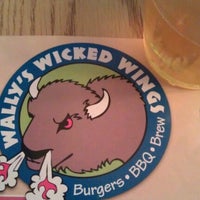 6/13/2012 tarihinde Becky S.ziyaretçi tarafından Wally&amp;#39;s Wicked Wings'de çekilen fotoğraf