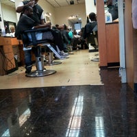 Foto tirada no(a) Ebony Barbers Unisex por Cedrick D. em 9/1/2012