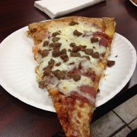 Photo taken at Pizza Joint by Gary P. on 5/20/2012