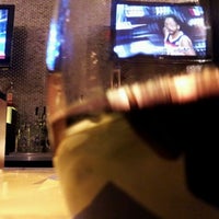 Foto tomada en Elle&amp;#39;s Restaurant + Lounge  por Jerry R. el 4/22/2012