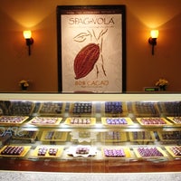 6/11/2012 tarihinde Eric R.ziyaretçi tarafından SPAGnVOLA Chocolatier'de çekilen fotoğraf