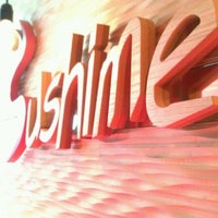 รูปภาพถ่ายที่ Sushi Me โดย ELLE เมื่อ 6/18/2012