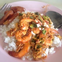 Photo taken at โรงอาหาร การทางพิเศษฯ [พระราม9] by 𝒍𝒐𝒐𝒌𝒏𝒂𝒎 💕 on 4/25/2012