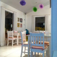 8/30/2012 tarihinde Annya C.ziyaretçi tarafından Boca Nervosa - Scrapbook Café'de çekilen fotoğraf