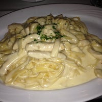 Foto tomada en Ghiottone Restaurant  por David C. el 6/18/2012