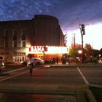 รูปภาพถ่ายที่ Bama Theatre โดย charlotte t. เมื่อ 3/24/2012