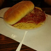 Das Foto wurde bei La Gondola Spaghetti House von Rock3r0 J. am 3/13/2012 aufgenommen