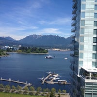 Foto tomada en Renaissance Vancouver Harbourside Hotel  por Steven R. el 5/14/2012