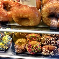 5/19/2012 tarihinde Nick W.ziyaretçi tarafından Daylight Donuts'de çekilen fotoğraf
