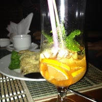 5/11/2012にiZettaがКафе-бар Mandarin | Mandarin Café Barで撮った写真