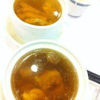 Photo taken at KL Restaurant 金山阿二靚湯海鮮酒家 by wendy Y. on 4/28/2012