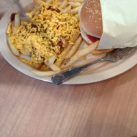 รูปภาพถ่ายที่ Michael&amp;#39;s Super Burgers โดย MIKE! เมื่อ 7/8/2012