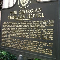 Снимок сделан в Georgian Terrace Hotel пользователем Jane W. 9/1/2012