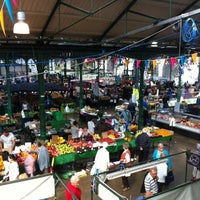 Foto diambil di St George&#39;s Market oleh Zoe G. pada 8/10/2012