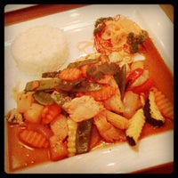 Снимок сделан в Mai Thai Restaurant пользователем Meagan W. 3/6/2012