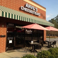 Foto tomada en Anvil&amp;#39;s Cheesesteaks  por Phil B. el 3/23/2012