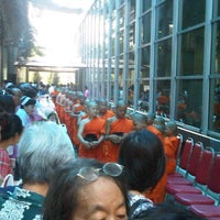 Photo taken at คณะแพทยศาสตร์วชิรพยาบาล มหาวิทยาลัยกรุงเทพมหานคร by โรนิน น. on 7/10/2012