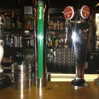 Foto scattata a All Black Irish Pub da Rubens C. il 5/29/2012